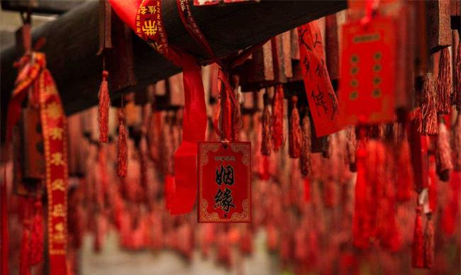 农村大龄剩男婚姻一直无着落，八字财星不显，何时能遇到命中姻缘