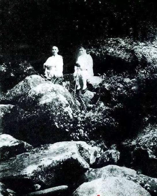 蒋介石去道观算命，道士：“胜不离川败不离湾”，多年后果然实现
