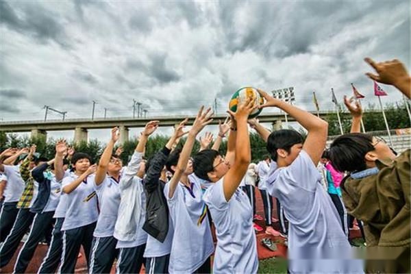 初一学生赢在初中起点，需要会学习会考试，争取名列前茅要抓四点