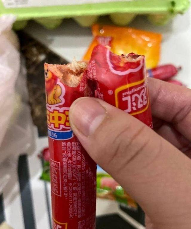 双汇火腿肠又双叒叕吃出活蛆 近年来的第n次食品质量问题